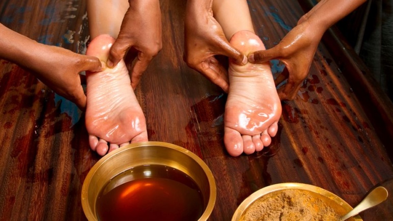 traditional indian ayurvedic oil foot massage