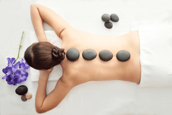 How to prepare for a hot stone massage