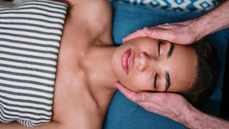 How to Choose the Right Massage Therapist for Your Needs?